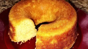 Bolo de Arroz Cru com Coco Crocante no Liquidificador