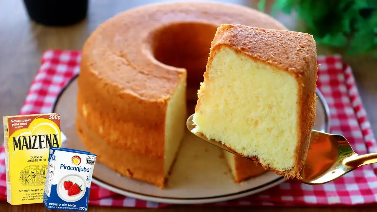 Bolo de Maizena Amanteigado com Creme de Leite Fofinho para o Café