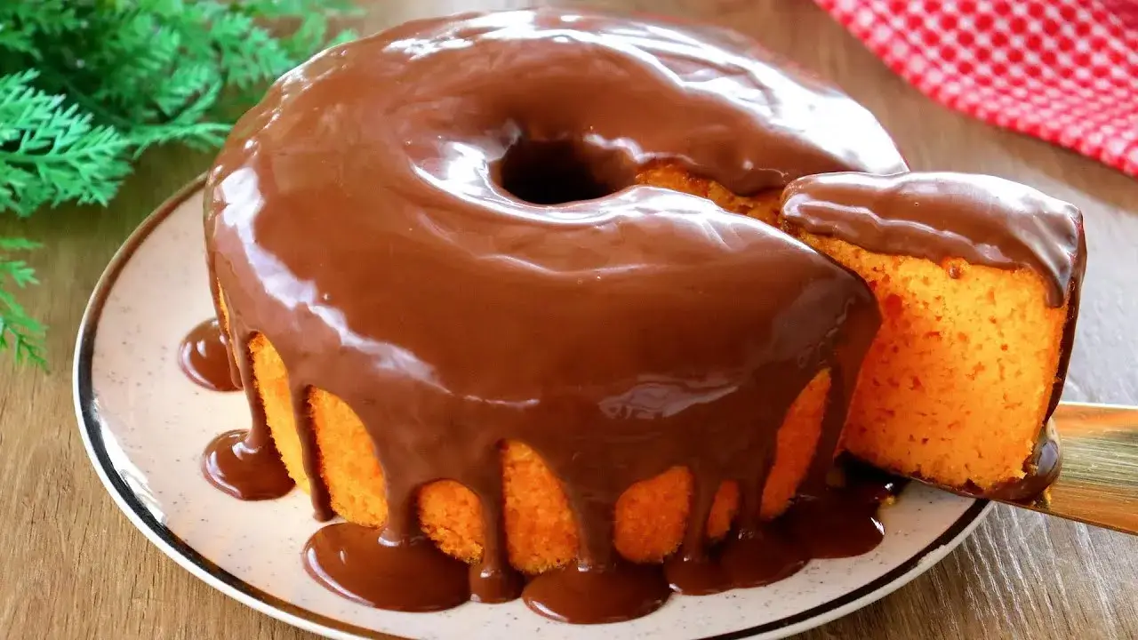 Bolo de cenoura sem glúten e sem lactose fofinho e fácil de fazer