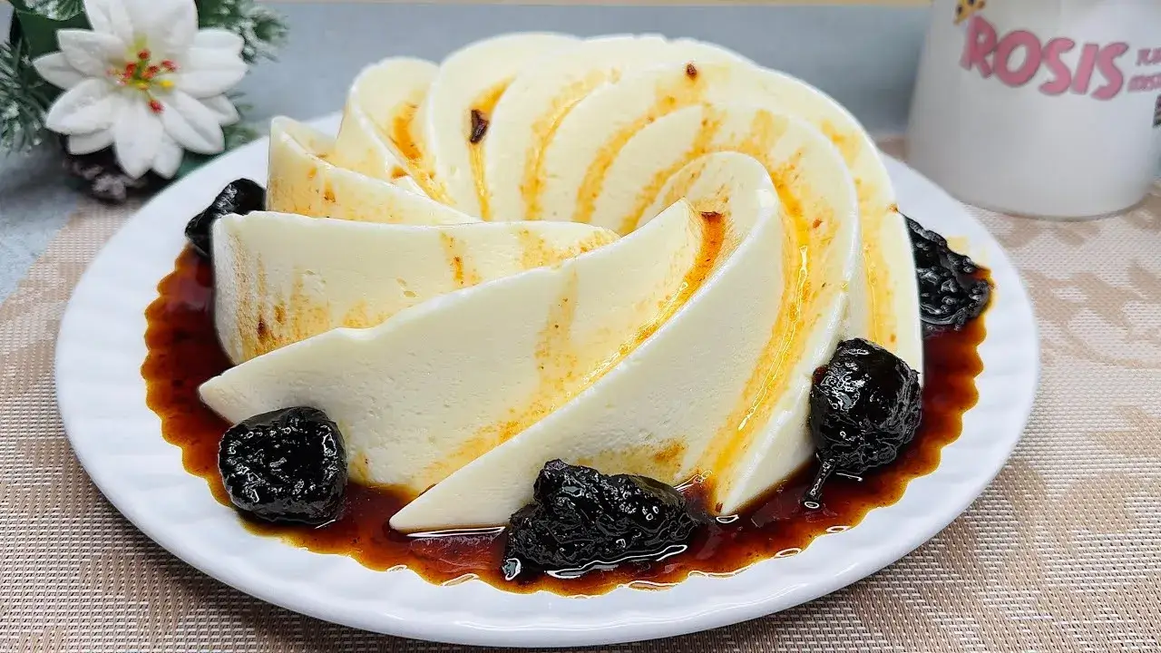 Manjar de Coco com Calda de Ameixa Cremoso e Fácil de Fazer em Casa