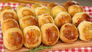 Pão de batata recheado com calabresa e requeijão para fazer em casa