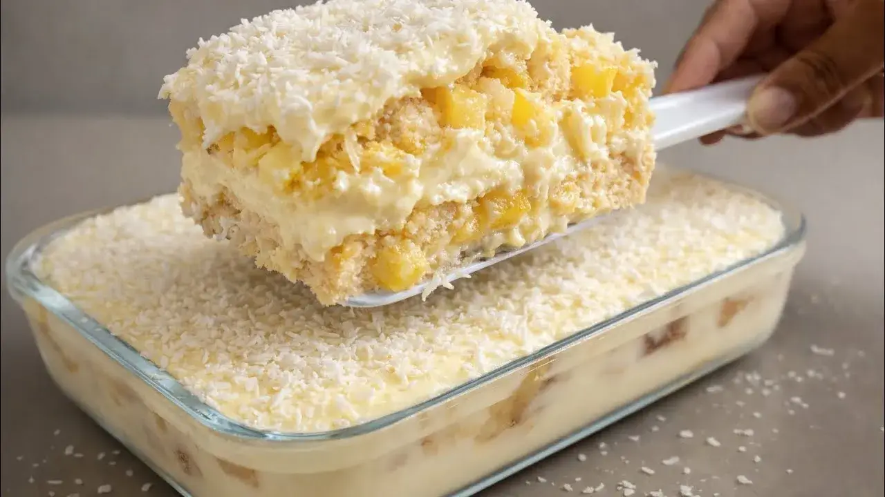 Pavê de Abacaxi com Bolo na Travessa Cremoso e Gelado