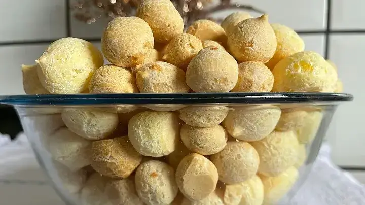 Pipoquinha de Queijo Crocante com Polvilho para Lanche e Café