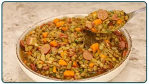 A receita de lentilha é muito usada para a virada do ano, pois costuma ser...