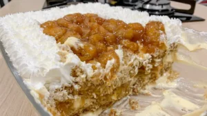 Sobremesa de Banana com Bolo de Canela em Camadas Cremosas