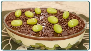 Sobremesa de Uva com Creme e Ganache Fácil para Festas