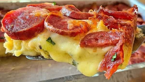 Torta salgada de liquidificador fácil e bem recheada para o dia a dia