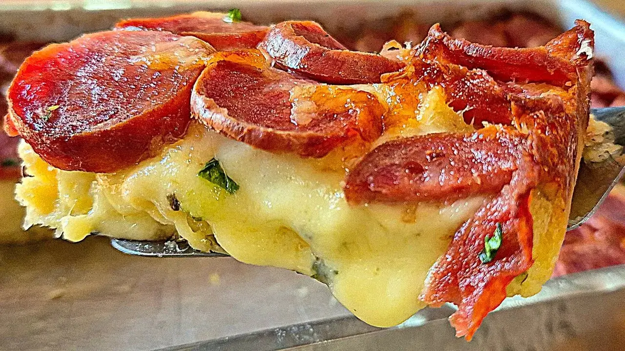 Torta salgada de liquidificador fácil e bem recheada para o dia a dia