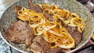 Bife Acebolado: Receita Fácil e Suculenta