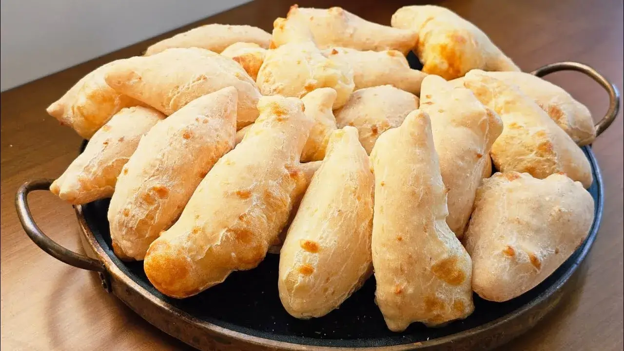 Biscoito de Polvilho Econômico: Receita Fácil com Apenas Dois Ingredientes