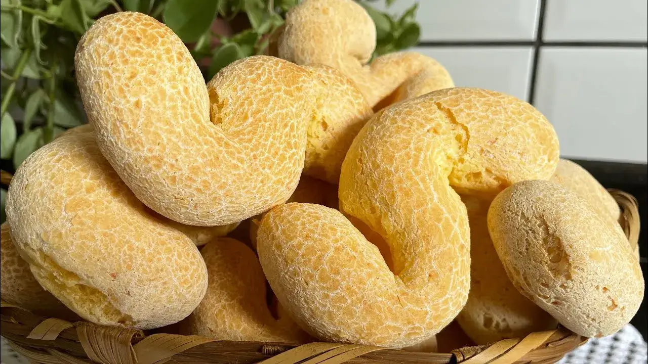 Biscoito de Polvilho com Queijo: Crocante por Fora e Macio por Dentro para o Café