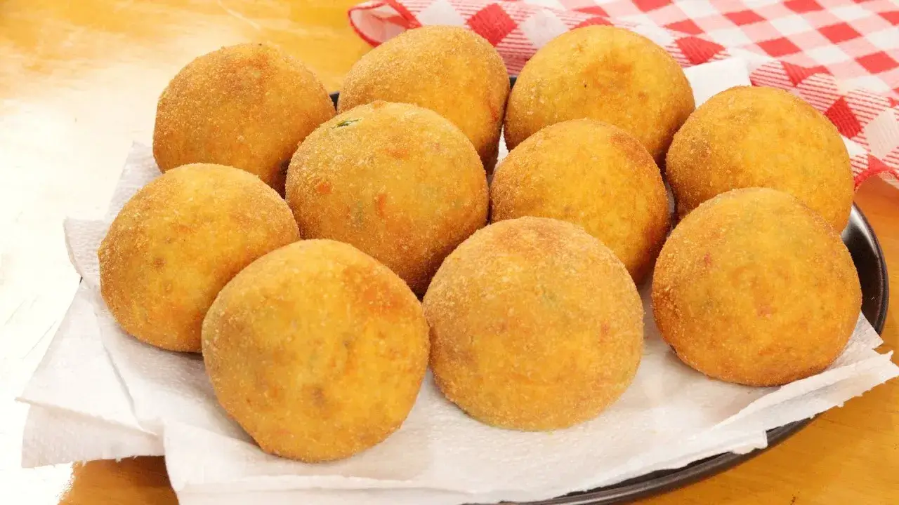 Bolinho de Arroz com Batata e Queijo Cremoso