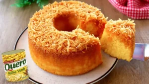 Bolo Cocada de Milho fácil no liquidificador com coco caramelizado