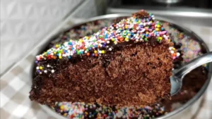 Bolo Nega Maluca com Cobertura de Chocolate Fofinho