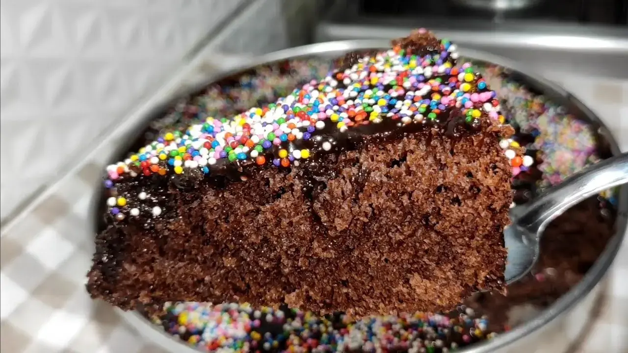 Bolo Nega Maluca com Cobertura de Chocolate Fofinho