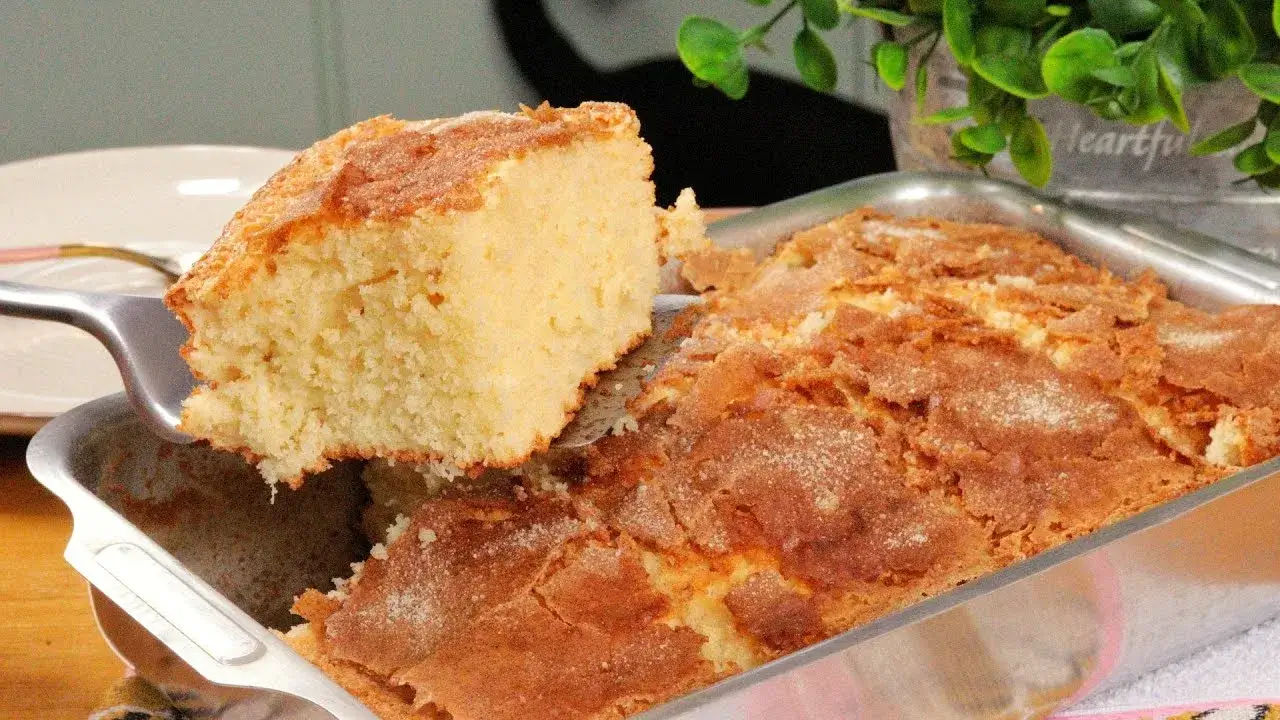 Bolo de Arroz Fofinho com Casquinha de Açúcar e Canela