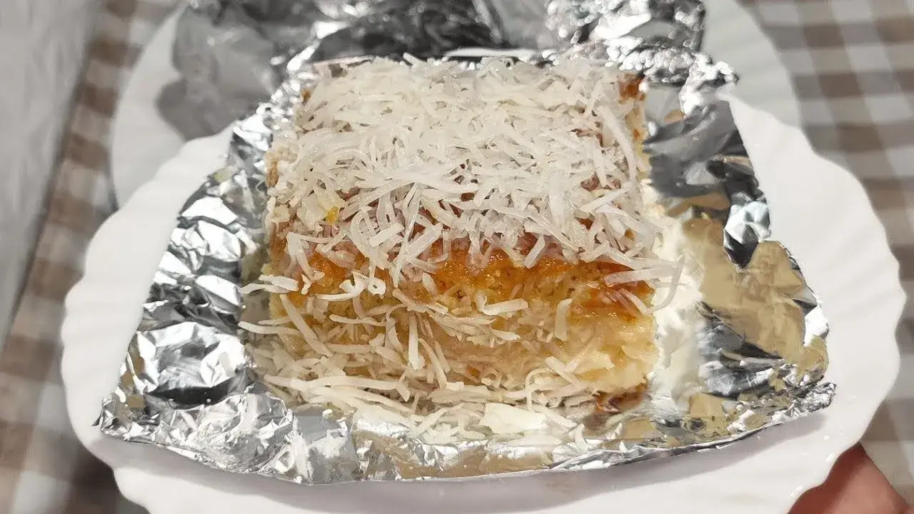 Bolo de Coco Gelado Molhadinho com Calda Cremosa