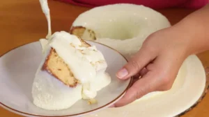 Bolo de Leite Ninho Fofinho com Cobertura Cremosa Sem Fogo