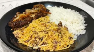 Farofa de Batata Palha com Linguiça Toscana Crocante e Bem Temperada