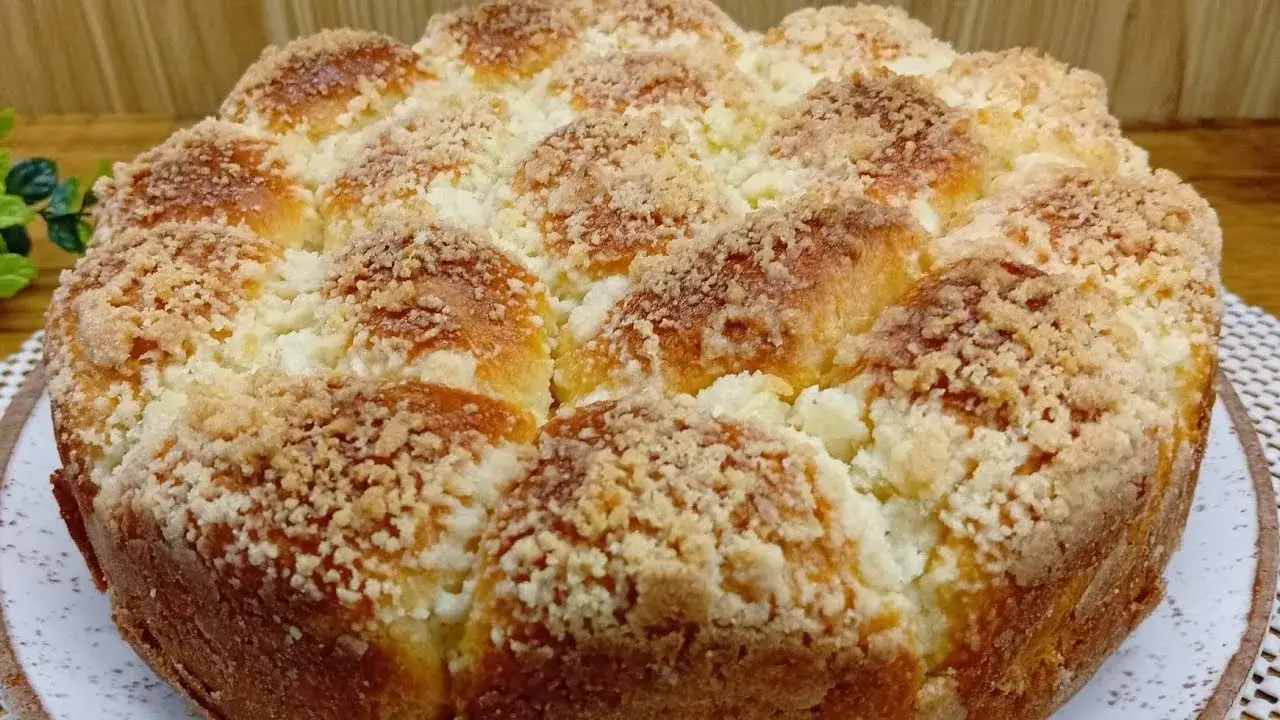 Pão Doce Fácil com Farofa Crocante para o Café da Tarde