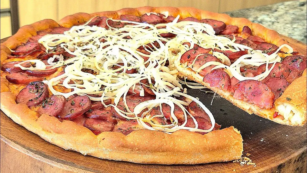 Pizza Caseira Fácil com Massa Macia e Recheio Caprichado