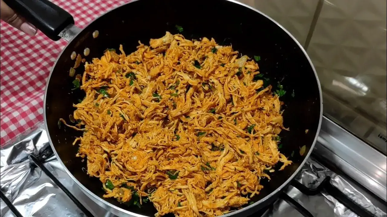 Recheio de Frango Desfiado Seco para Coxinha, Pastel e Tortas