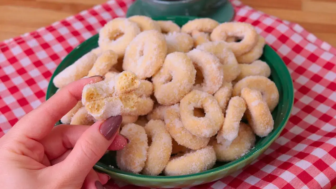 Rosquinha de Pinga Macia com Casquinha de Açúcar Fácil de Fazer