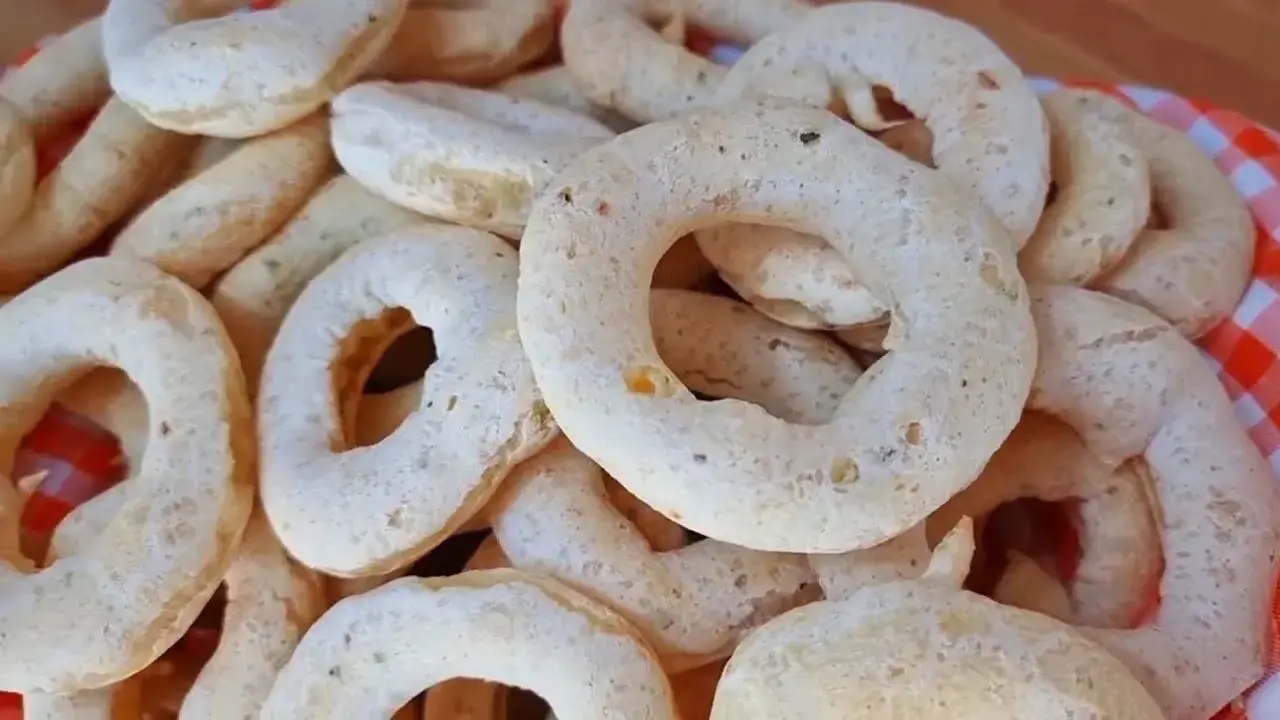 Rosquinhas de Cebola Crocantes Assadas para o Café da Tarde