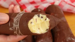 Sacolé de Chocolate com Maracujá Cremoso para Refrescar nos Dias Quentes
