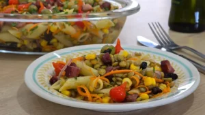 A salada de lentilha é uma receita leve, saborosa e muito usada para acompanhar almoços,...