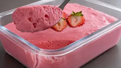 Sobremesa de Morango de Liquidificador Cremosa com 3 Ingredientes