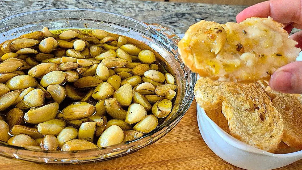 Alho em Conserva no Azeite Assado no Forno: Receita Fácil para Aperitivo e Pastinhas