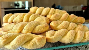 Biscoitinho Torcidinho Açucarado crocante e macio perfeito para o café
