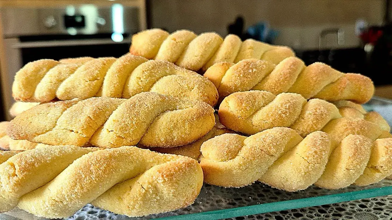 Biscoitinho Torcidinho Açucarado crocante e macio perfeito para o café
