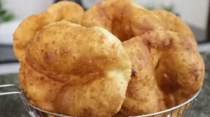 Bolinho d’Água com Queijo Crocante para Café da Manhã ou Lanche Fácil