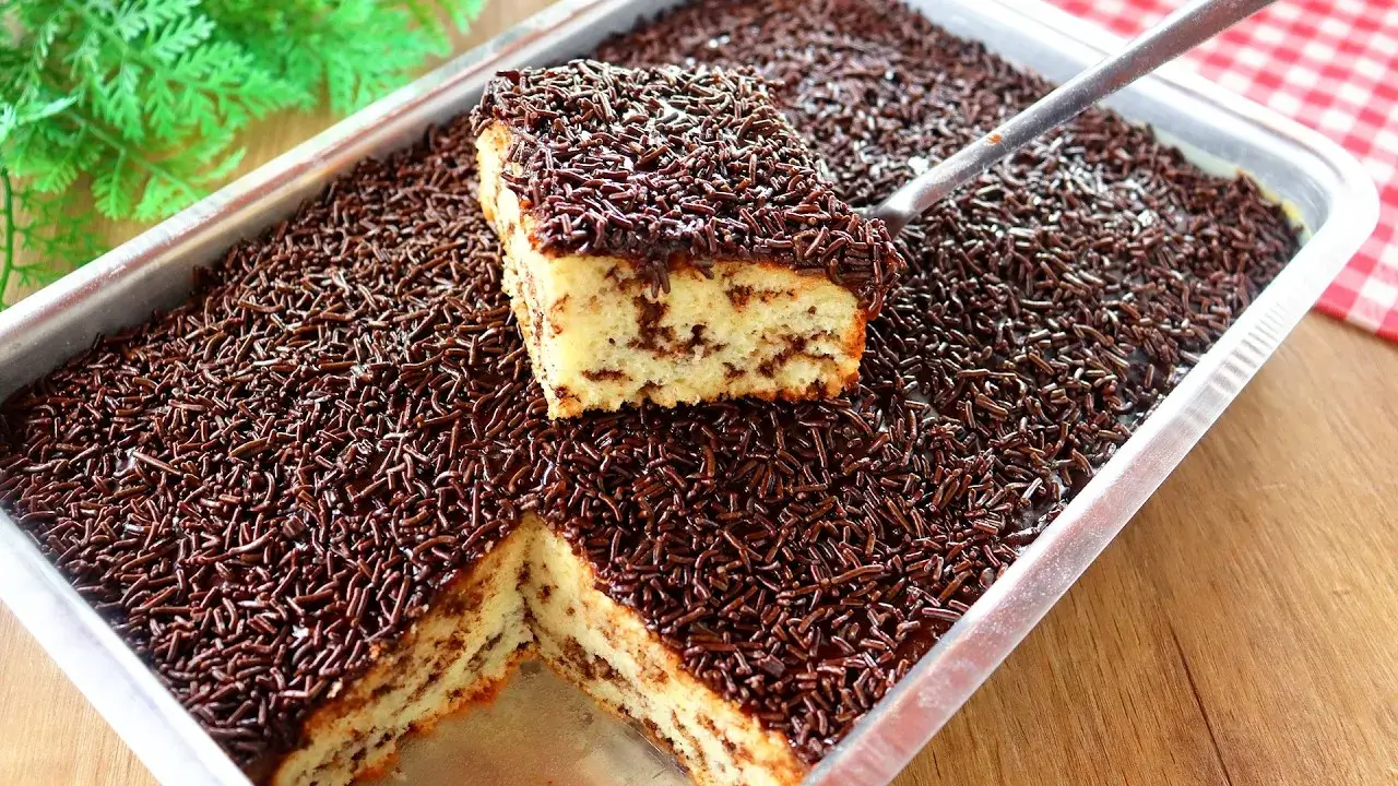 Bolo Formigueiro Fofinho com Cobertura de Chocolate Fácil de Fazer