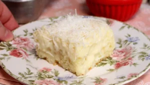 Bolo Molhado de Coco para Comer de Colher: Cremoso, geladinho e cheio de sabor