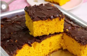 Bolo de Cenoura com Casquinha Crocante: Receita Fofinha com Cobertura Quebradiça