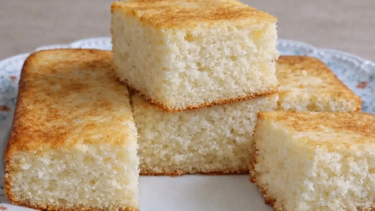Bolo de Coco Fofinho com Poucos Ingredientes Fácil de Fazer