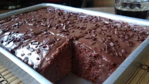 O bolo de Nescau é uma receita simples que serve para preparar um bolo de...
