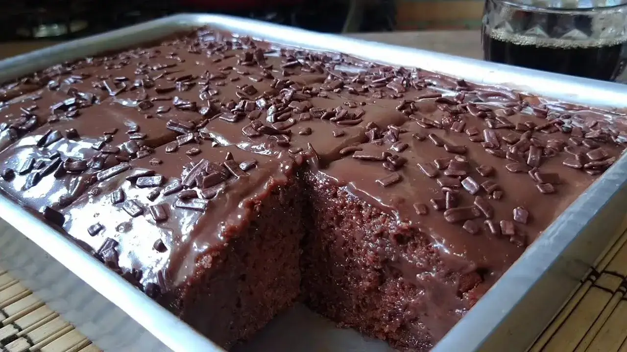 Bolo de Nescau Fofinho com Cobertura Cremosa para Servir com Café