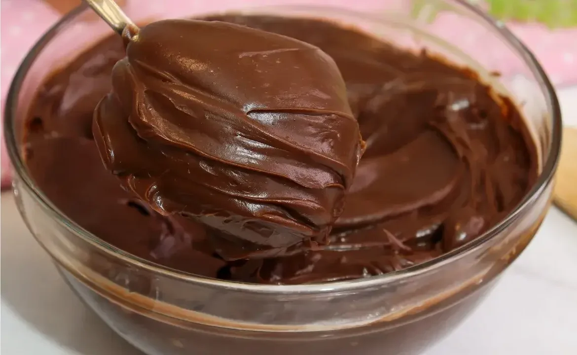 Briganache: Recheio Estruturado e Cremoso para Bolos Decorados