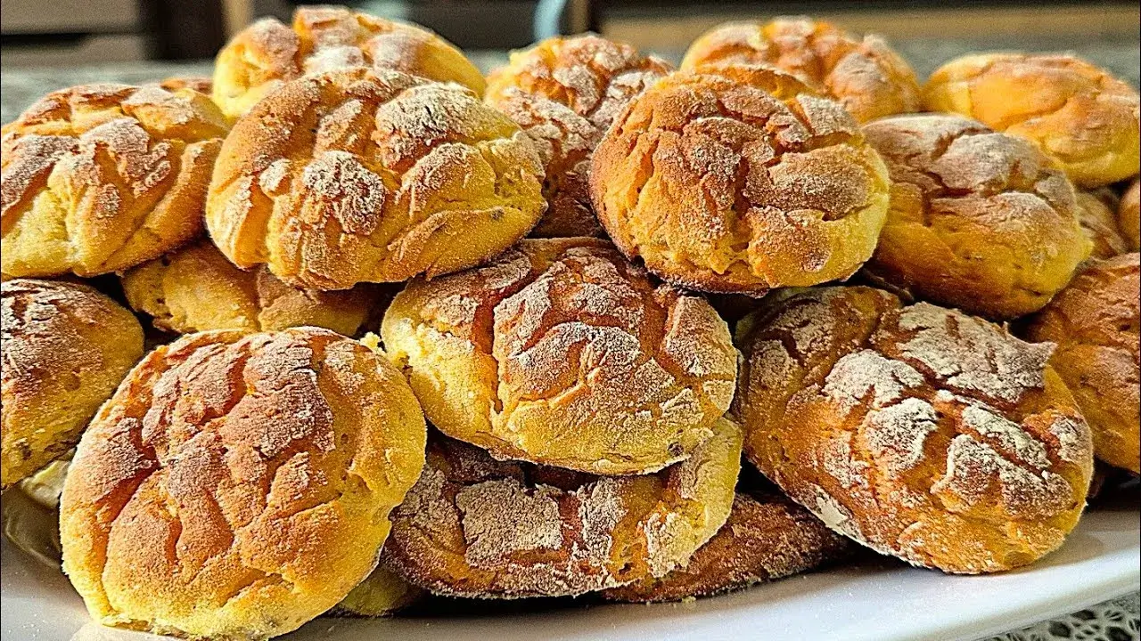 Broinha de Fubá Caseira Assada no Forno: Receita Perfeita para Servir com Café