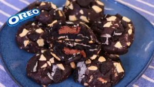 O cookie recheado de Nutella é um doce perfeito para servir como sobremesa, lanche da...