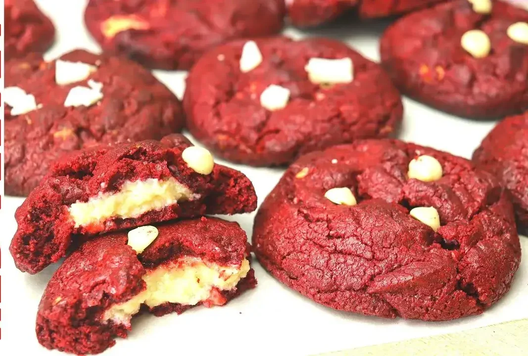 Cookie Red Velvet Recheado com Brigadeiro de Cream Cheese