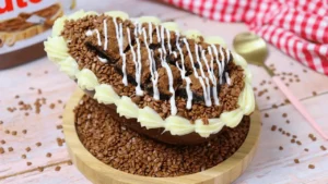 Uma ótima opção para a Páscoa, o ovo de colher recheado com brownie, Leite Ninho...