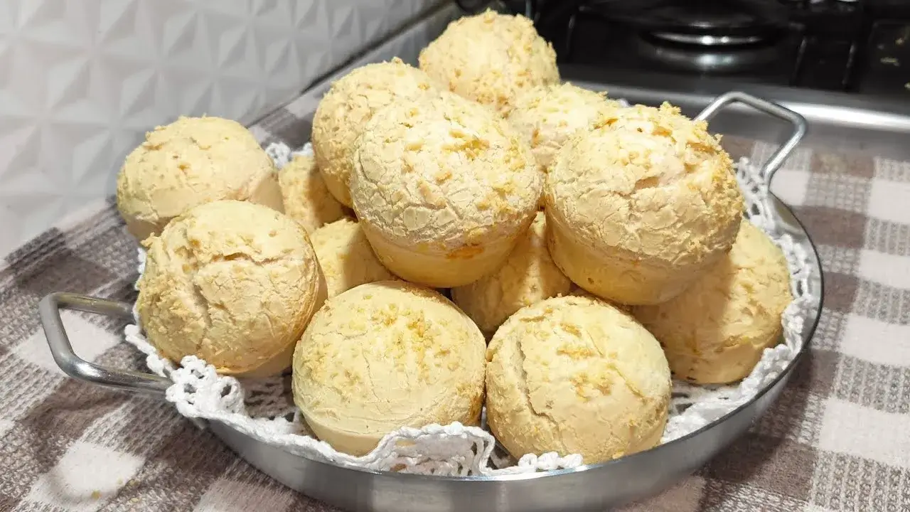 Pão de queijo de liquidificador fácil e rápido para qualquer momento