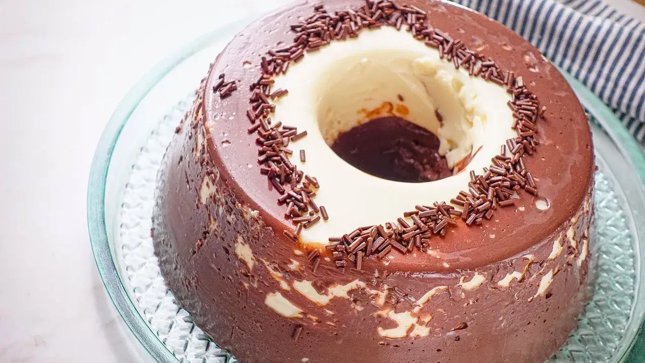 Pudim de Leite Ninho com Chocolate Gelado Cremoso e Sem Forno