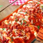 Salsicha Recheada com Queijo e Bacon Gratinado