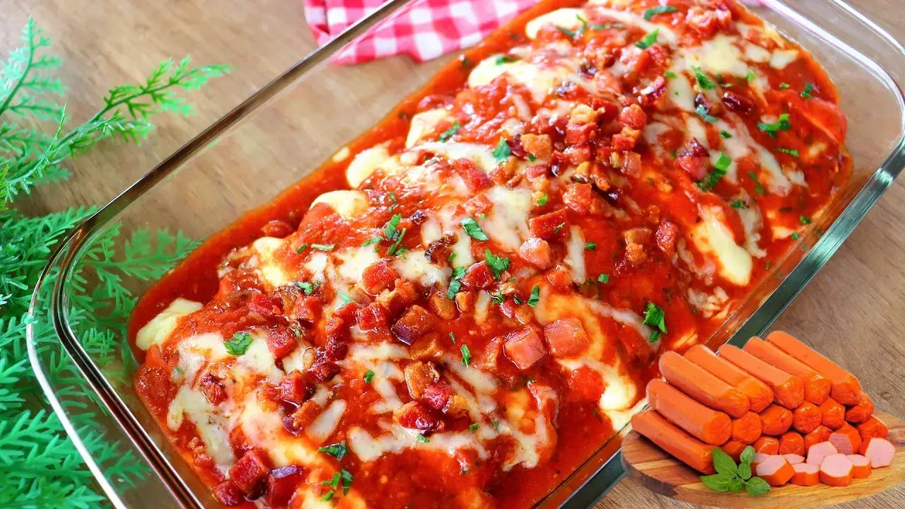 Salsicha Recheada com Queijo e Bacon Gratinado